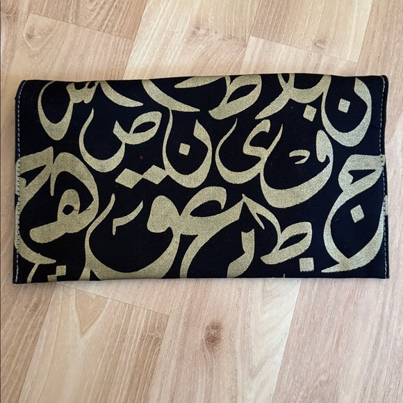 Black and Gold Arabic Calligraphy Clutch - Picture 5 of 11